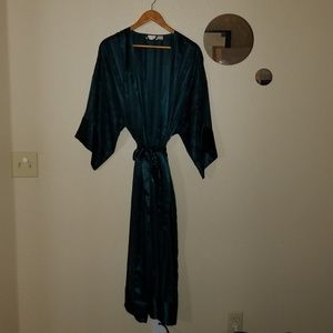 NWOT Victoria's Secret green satin robe M/L.